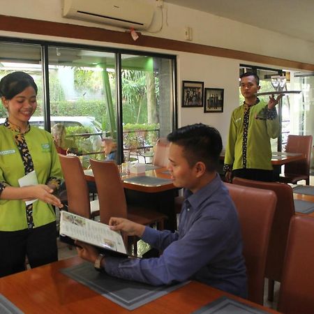Hotel Grand Karawang Indah Exterior foto