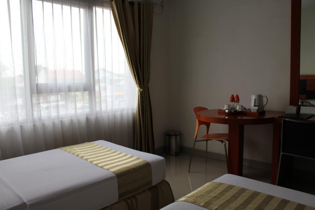 Hotel Grand Karawang Indah Exterior foto