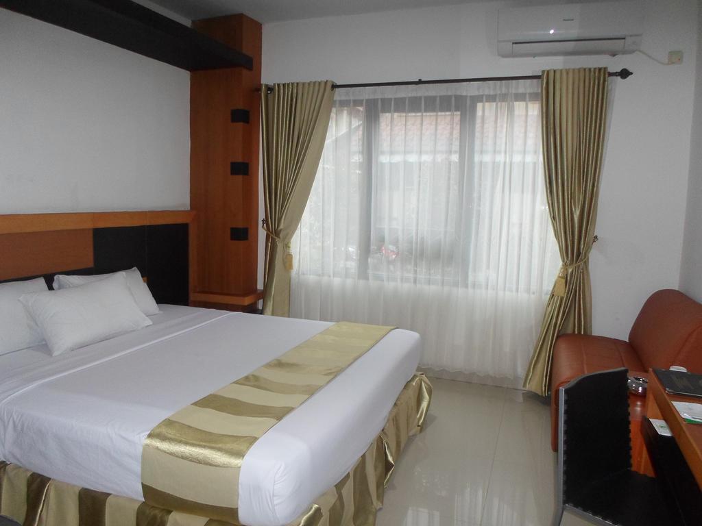 Hotel Grand Karawang Indah Habitación foto