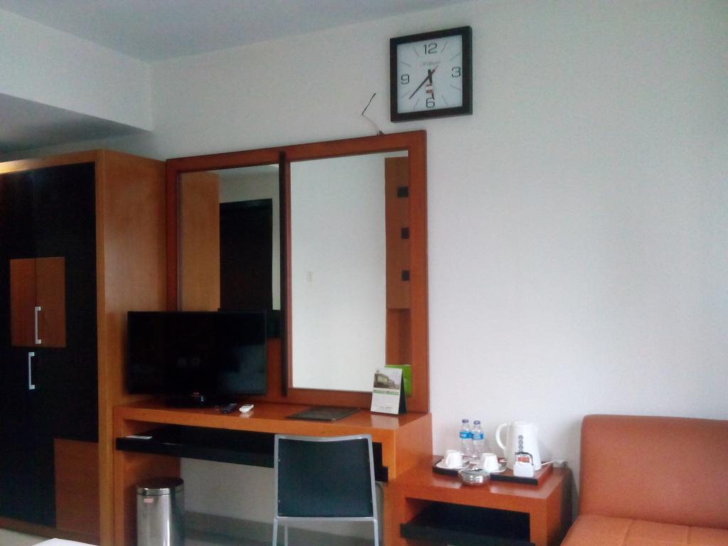 Hotel Grand Karawang Indah Habitación foto