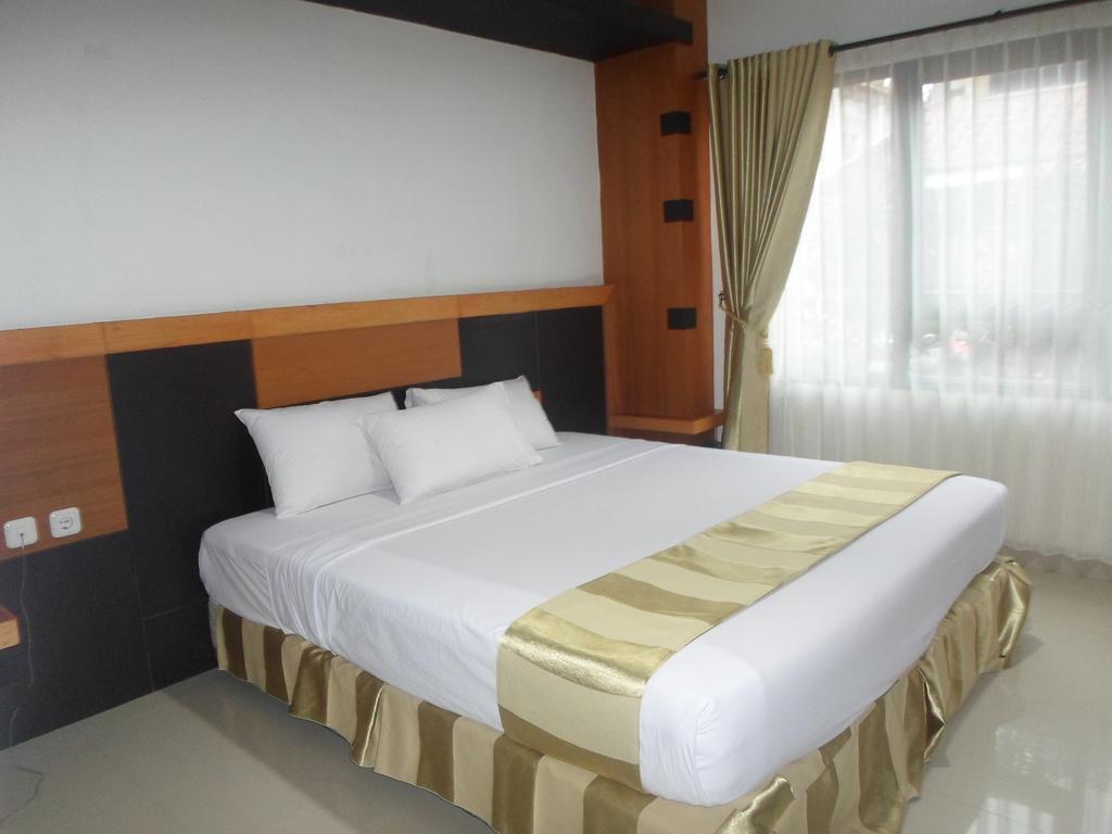 Hotel Grand Karawang Indah Habitación foto