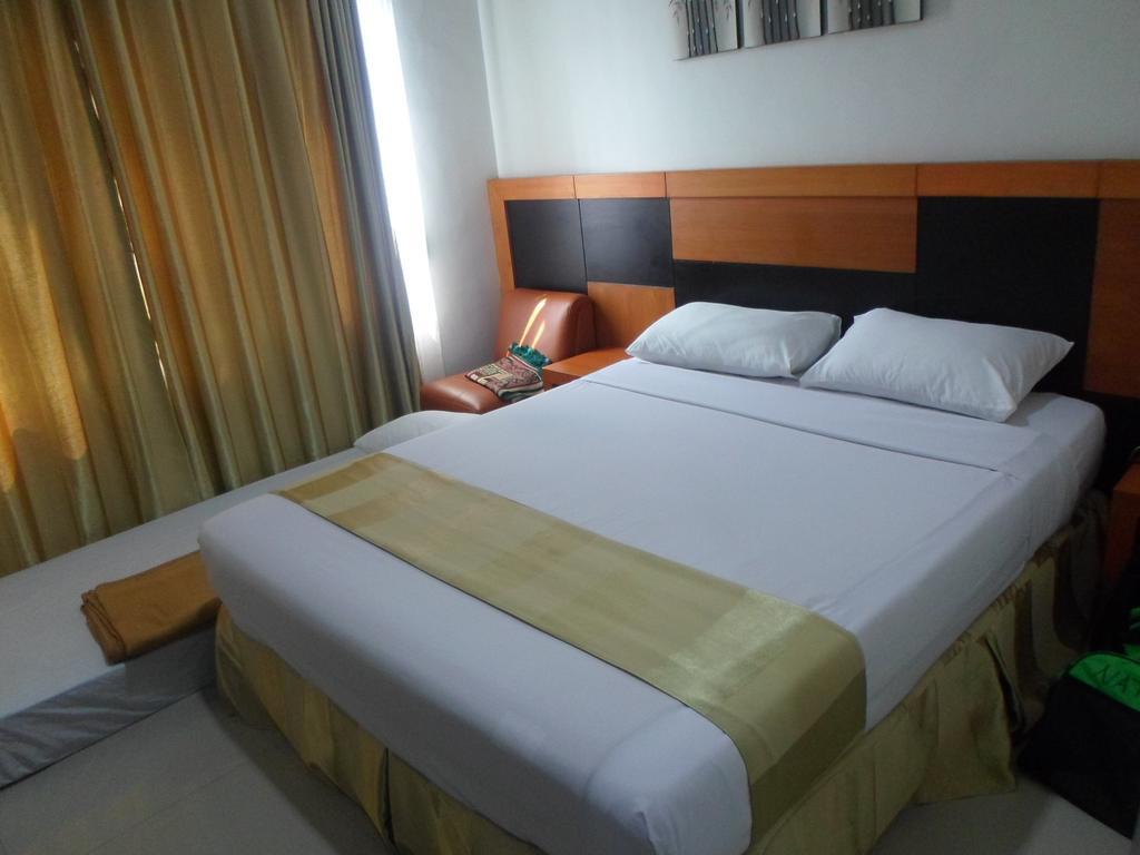 Hotel Grand Karawang Indah Habitación foto