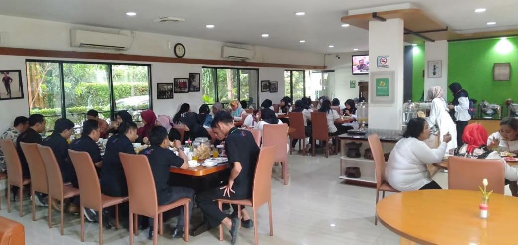 Hotel Grand Karawang Indah Exterior foto